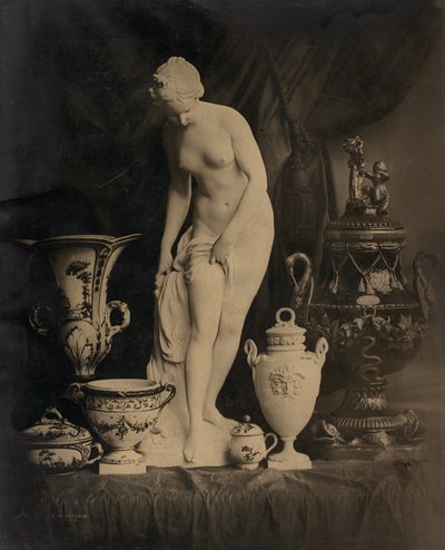 Stillleben mit Statuette und Vasen von Louis Rémy Robert